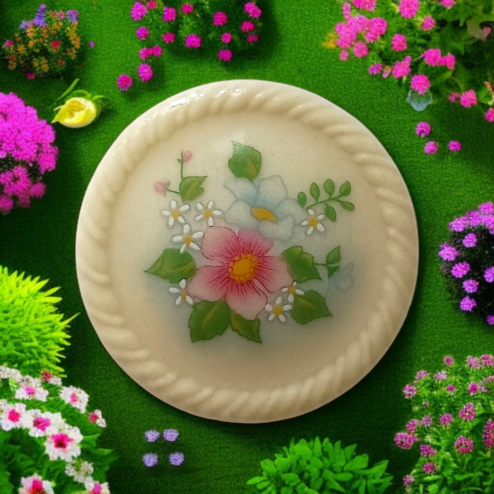 Vtg Avon Ceramic Floral Brooch Spring Bouquet Flowers Cottage Garden Porcelain